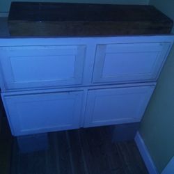 Cabinet c