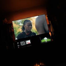 55” Inch Dual Screen Telly Tv With Built In LED’s And Built In Soundbar