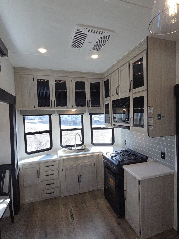 2026 PALOMINO PUMA 403LFT FRONT KITCHEN