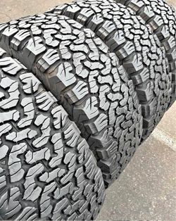 245/70/17 bfgoodrich Selling a set of 4 tires in excellent condition 🫡