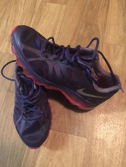 Used like new!! Women’s nike air max size 8 (purple)... $60