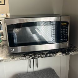 GE 1200 W Microwave Stainless Steel/black