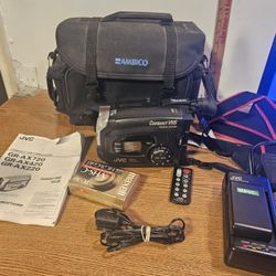 JVC Compact VHS-C GR-AX720U Camcorder Video Camera And Accessories *Working*