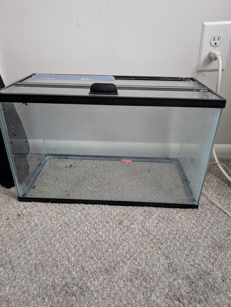 10 gallon fish tank with glass lid.