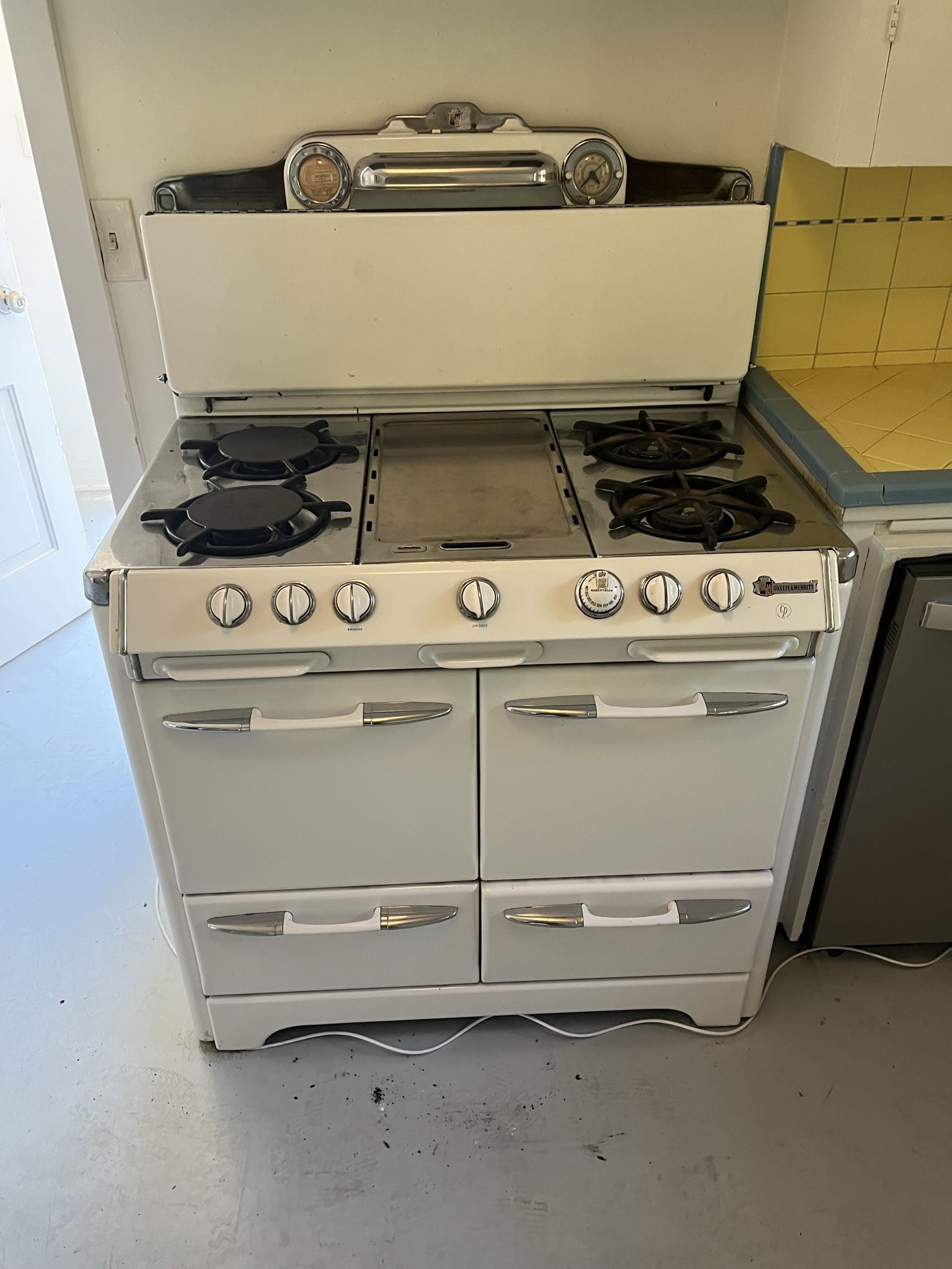 Vintage O’Keefe & Merritt Gas Stove