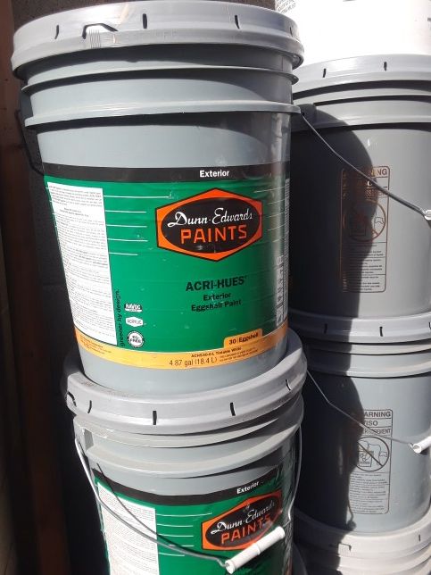 Paint Dunn-Edwards exterior quicksand
