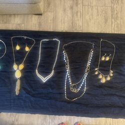 Jewelry bundle with necklaces and earrings #jewelry #accessories Excellent condition like new  The price for each!!