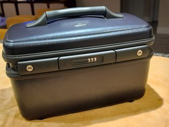 Vintage Mid Century Royal Blue Samsonite Train Case,  Era 1960.  See Details