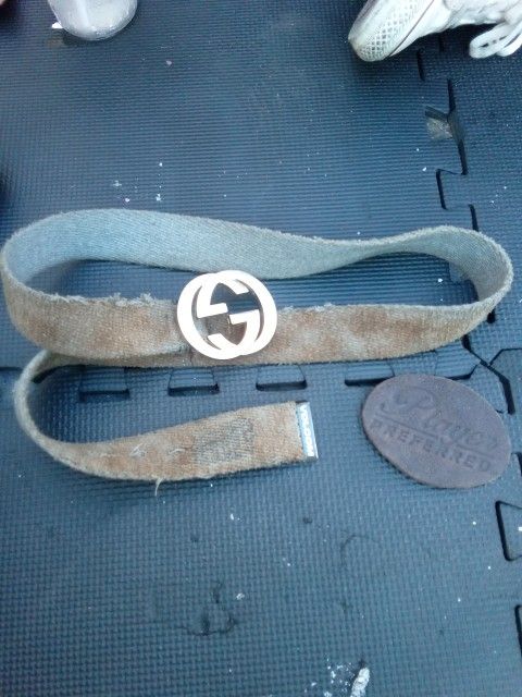 Gucci Italy Belt buckle and belt