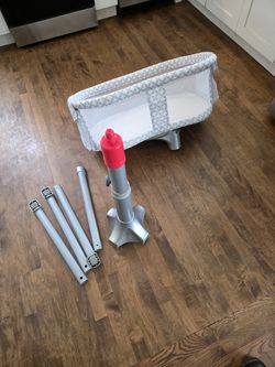 Bassinest Swivel Sleeper Silver Harmony Circles