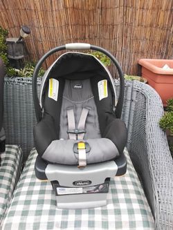 Chicco infant Carseat