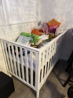 Delta Children Crib+Mattress+Cover