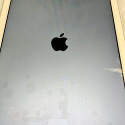 iPad 5th Generation 32GB WiFi Unlocked 