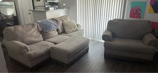 Couch/love seat set
