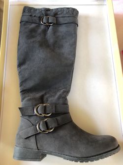 NEW Grey boots size 8