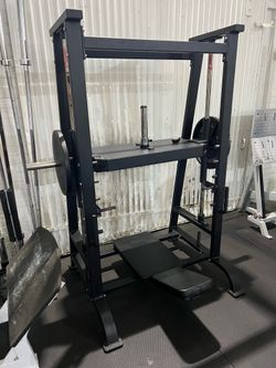Vertical leg press