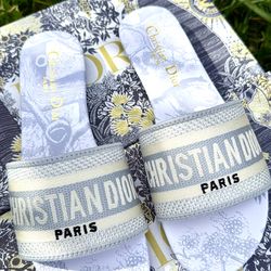 NEW SANDALS SIZE EUR 36 | SIZE 6 GRAY WITH BOX AND BAG