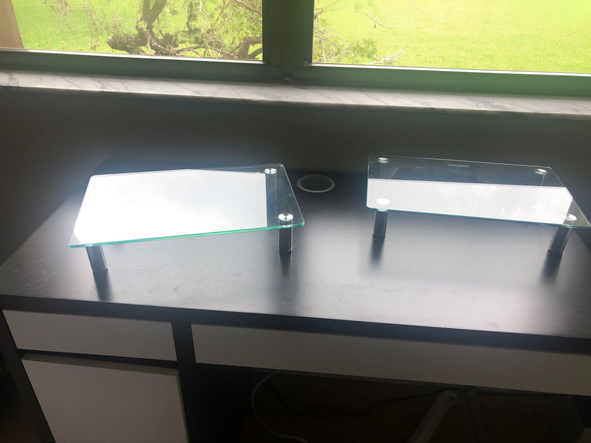 Computer monitor stand