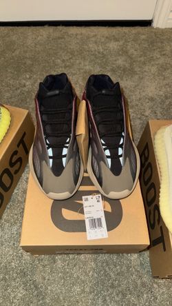 Size 9 Adidas Yeezy 700 “Carbon”