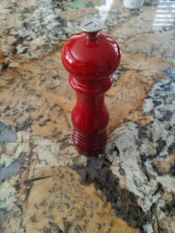 Le Creuset pepper grinder