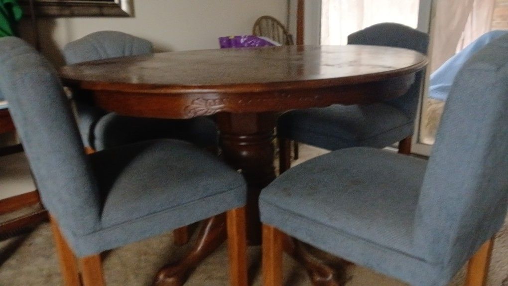 Beautiful Wooden Table With Leaf And 6 Chairs