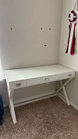 Beautiful white desk ideal for the Home Office with plenty of storage. Can also double as a jewelry storage just add a mirror!