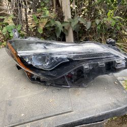 2017 Toyota Corolla Right Side Passenger Headlight 