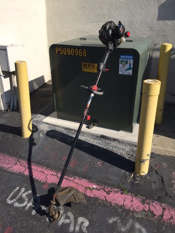 Used Craftsman Gas weedwacker 27cc straight arm