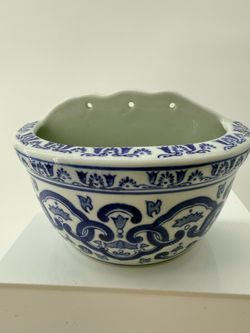 Ceramic wall planter features a classic blue and white