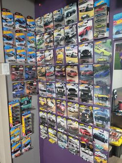200 plus premium Hots Wheels lots of Sets & 1500 plus reg. Hot Wheels 90% are classic cars