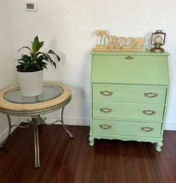 Vintage dresser