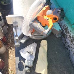 15 Amp Corded

12 in. Dual Bevel Sliding Miter Saw with 70 Deg. Miter Capacity and LED Cut Line Indicator