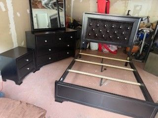 Queen Bed Set