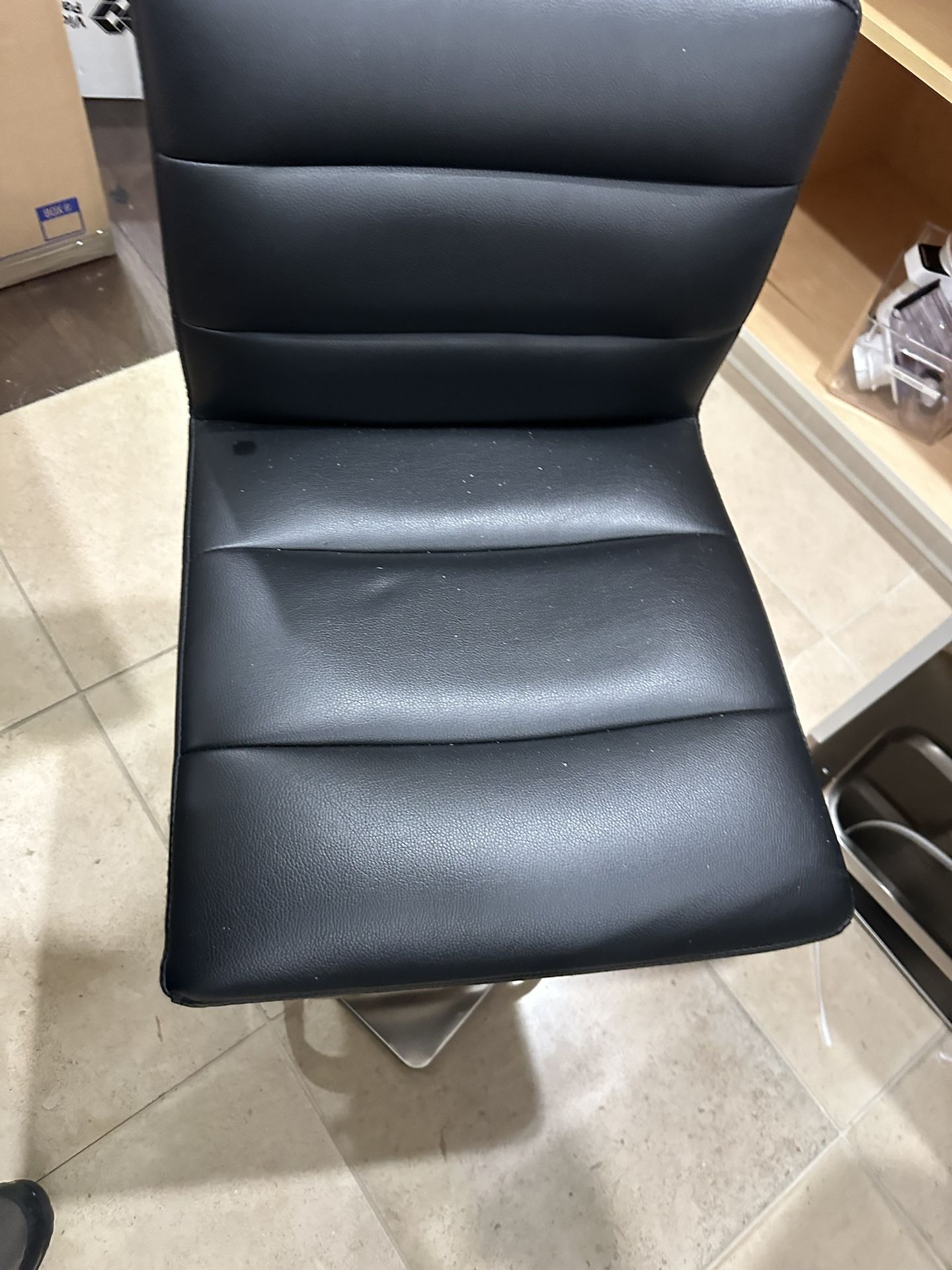 Stool. Chair. 4 Chair. For $100