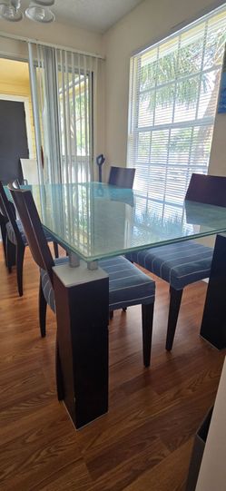 Glass dinner table