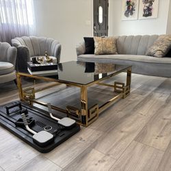 Leaving Room Set Including Table