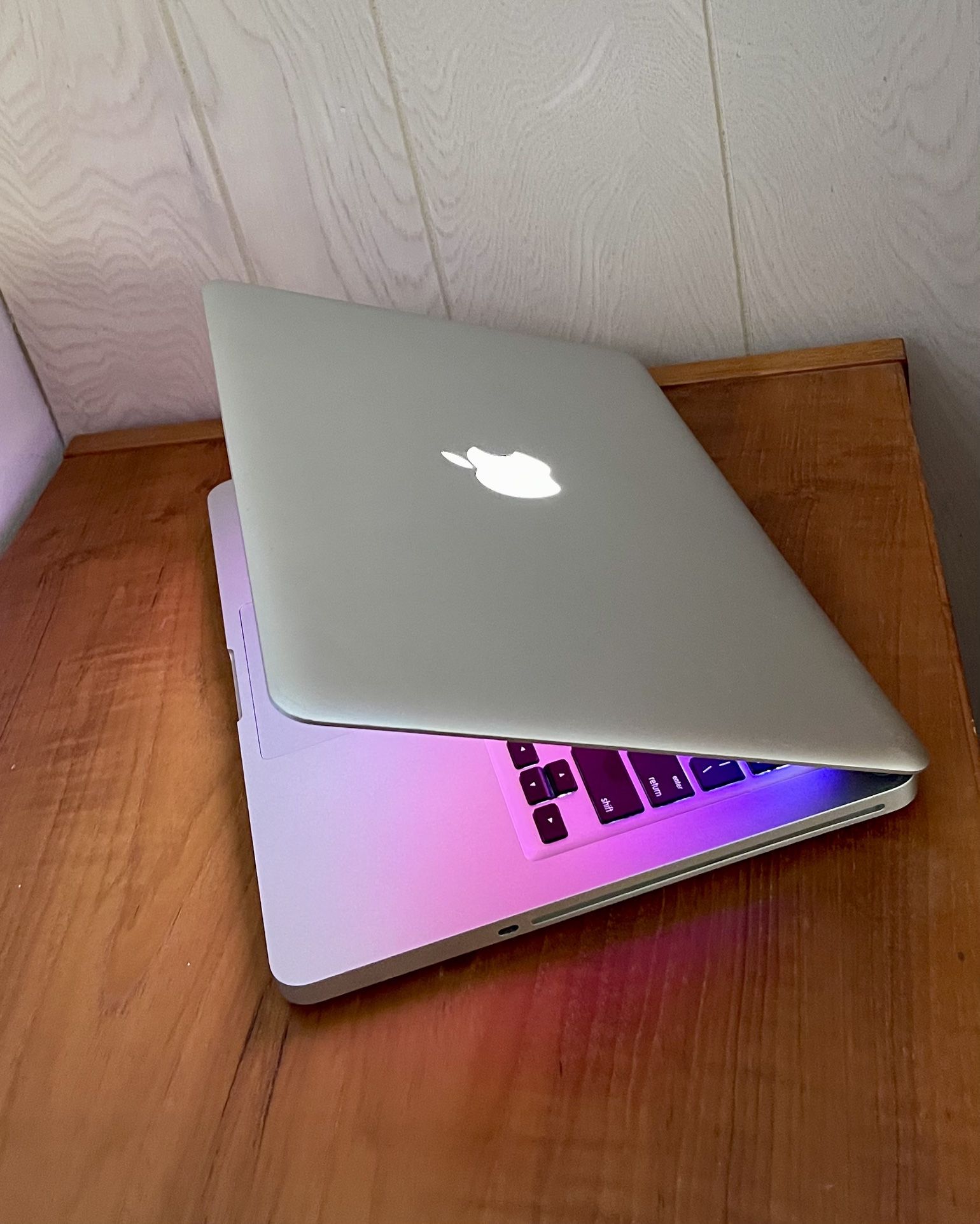 Apple MacBook Pro 13” I5/8GB/256GB SSD$140