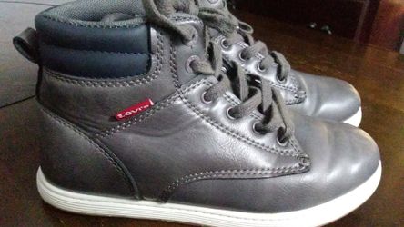 Boys levis boots 20$