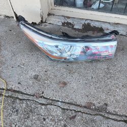 2914-16 Toyota Highlander Right Headlight 