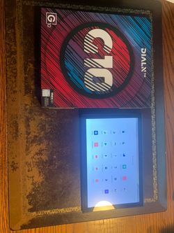 Dialn G10 Android Tablet with headphones