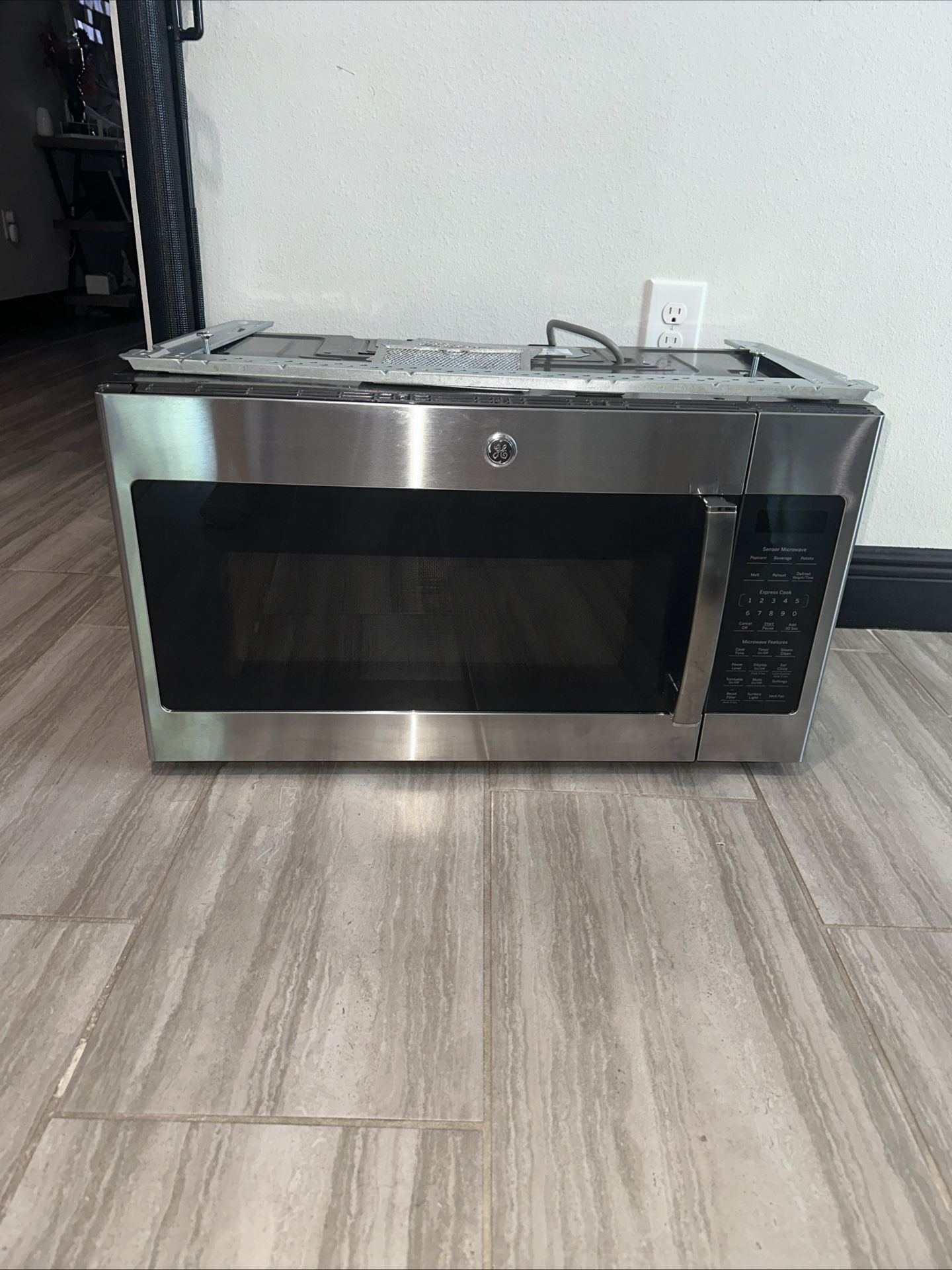 GE 1.7cu ft Over The Range Microwave With Sensor Cooking