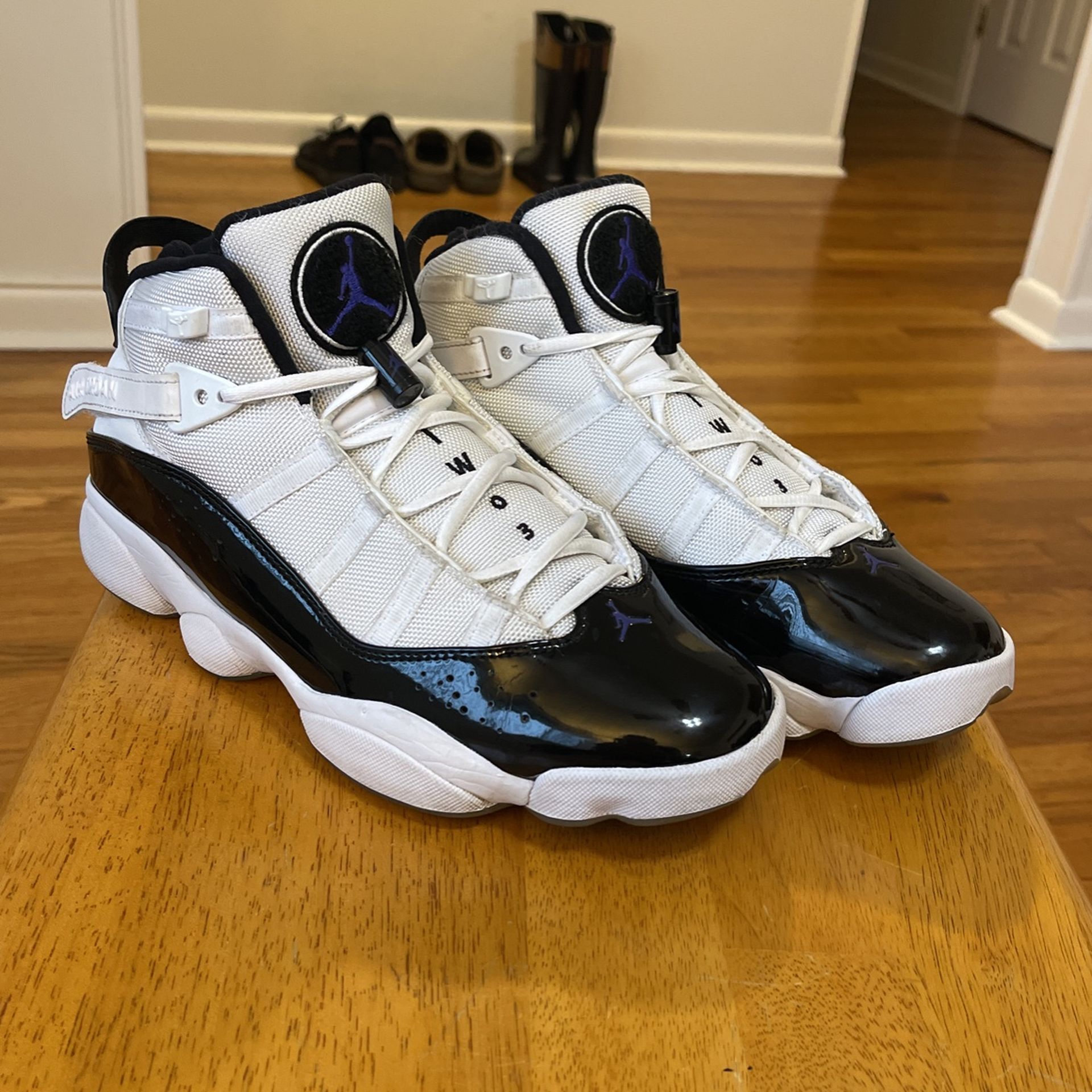 ALMOST NEW CONDITION JORDAN 6 RINGS size 9 Men