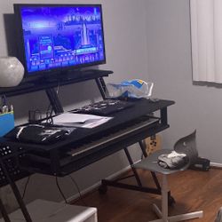 Music Production Desk With Slide-Out Platform, Black