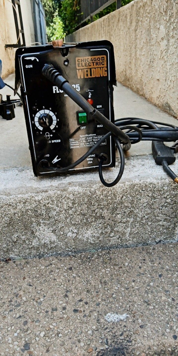 Chicago electric flux 125 welding machine in good working condition