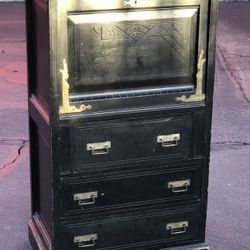Desk/dresser