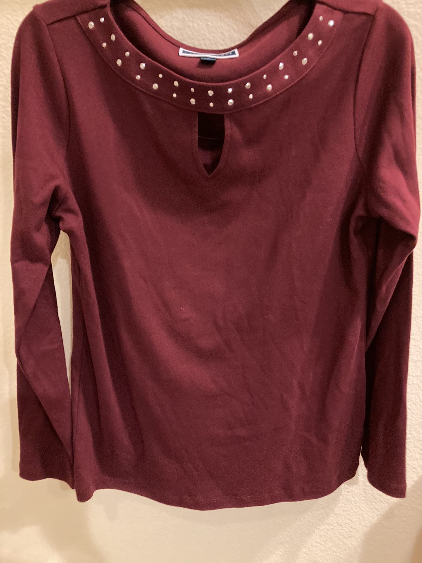 Karen Scott Burgundy Top W/Gold Neck Design