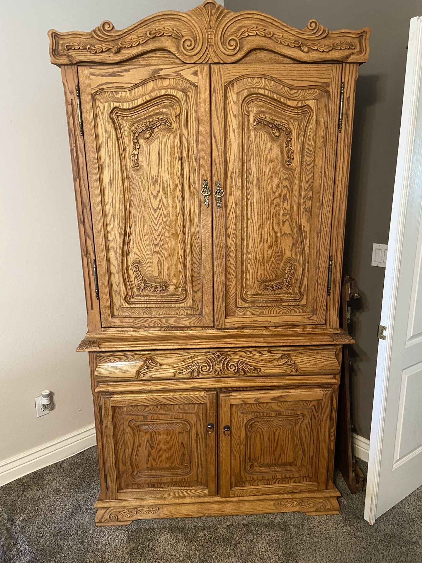 Solid oak armoire!!  tv Not Included 