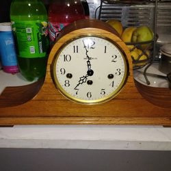 OLD CLOCK WITH WINDING KEY