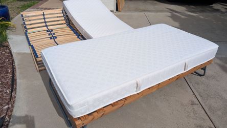 Wooden mattress platforms with 2 mattresses
