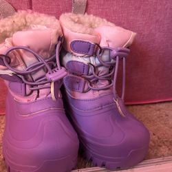Size 7/8 Girls Snow Boots 